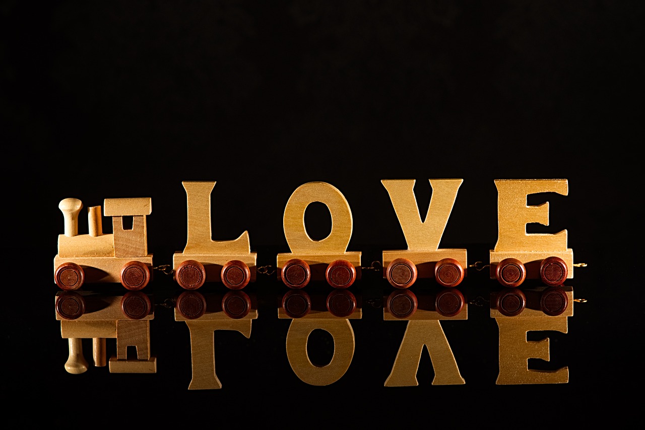 love, wooden letters, train-3933986.jpg